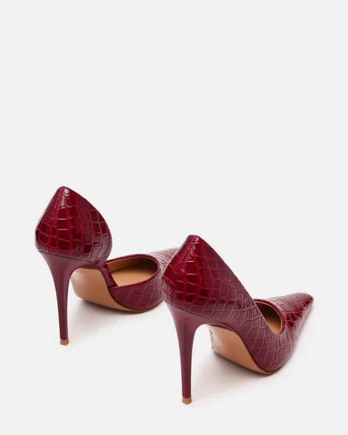Elegant Red Crocodile Elegant Red Crocodile